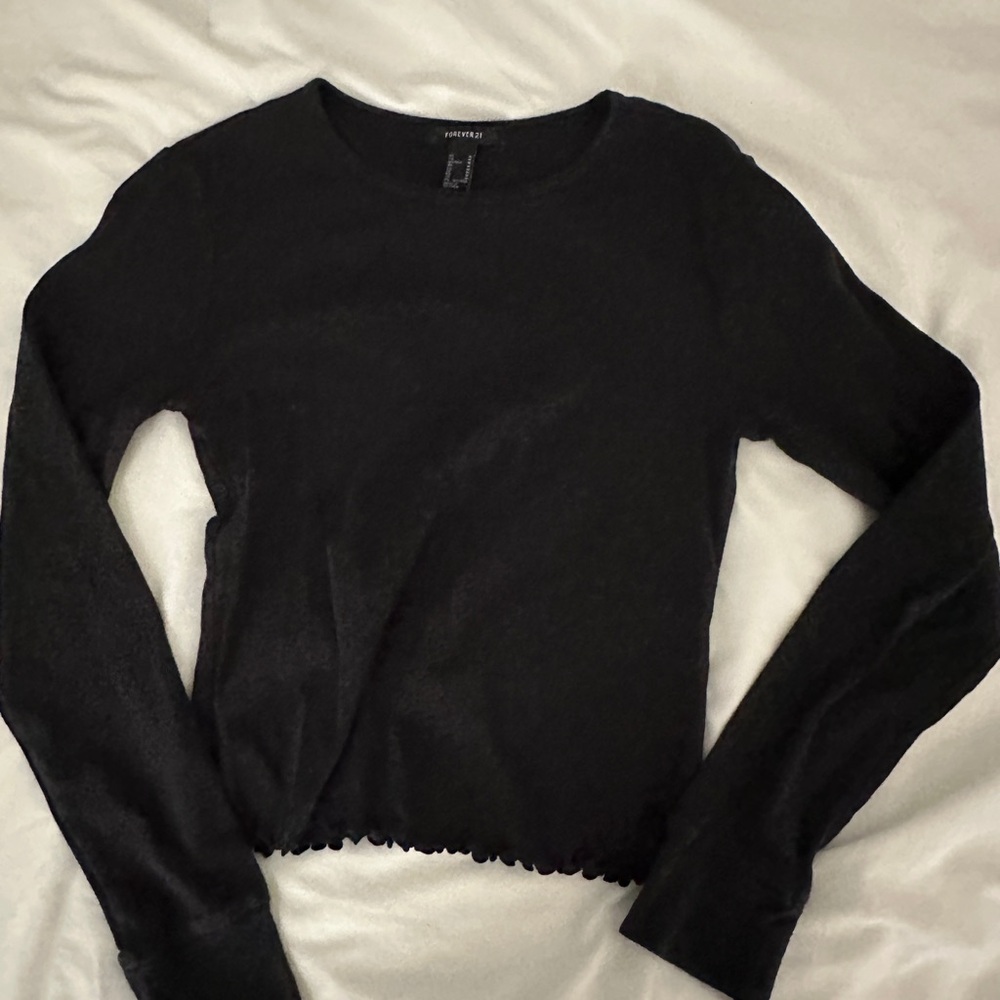 Forever 21 Black Long Sleeve Cropped Tee